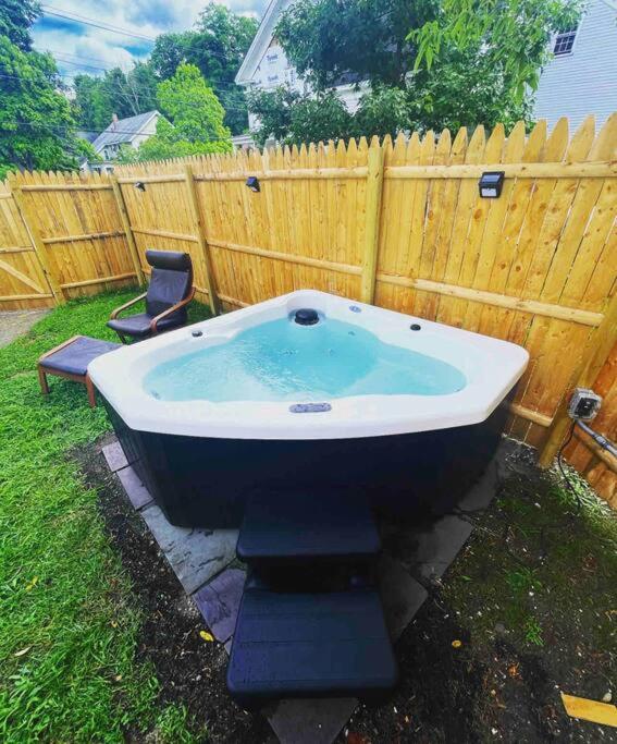 לקוניה New!! Lovely Unit W/ Private Hot Tub And Patio! מראה חיצוני תמונה