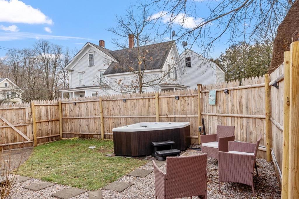לקוניה New!! Lovely Unit W/ Private Hot Tub And Patio! מראה חיצוני תמונה