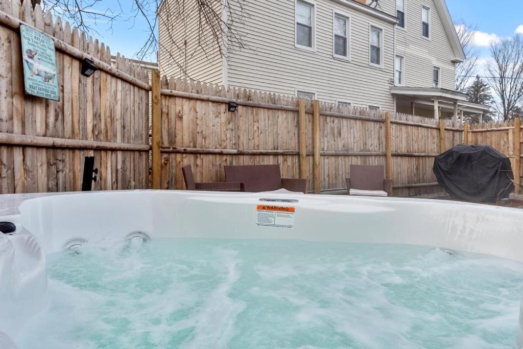 לקוניה New!! Lovely Unit W/ Private Hot Tub And Patio! מראה חיצוני תמונה